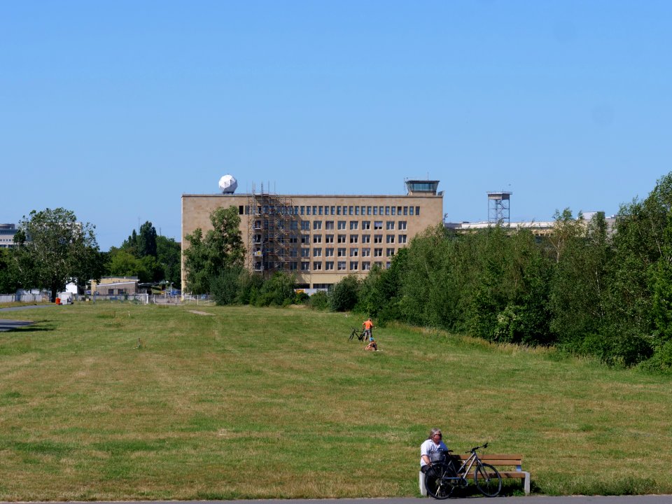 Tempelhofer Feld in june 2019 10