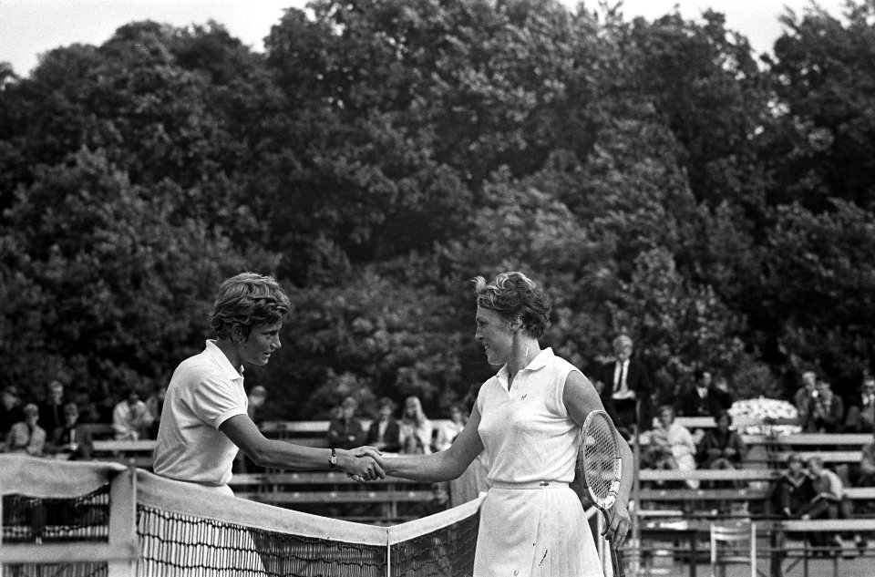 Tennis Nederland tegen Duitsland te Velp sportpark Beekhuizen, Trudy Groenman , Bestanddeelnr 918-1407