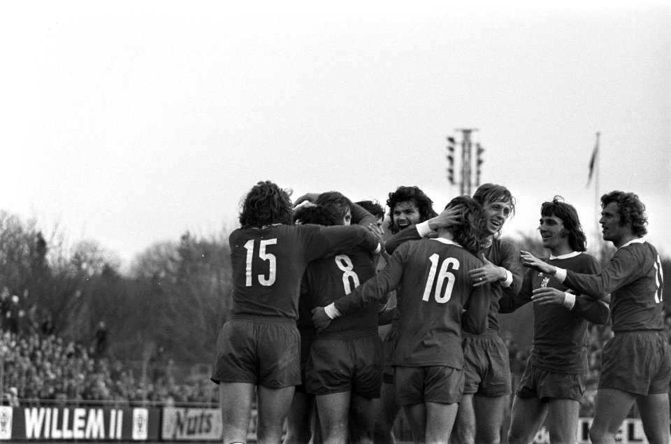 Telstar tegen Ajax 0-1, vreugde Ajax-spelers na doelpunt, Bestanddeelnr 926-2996