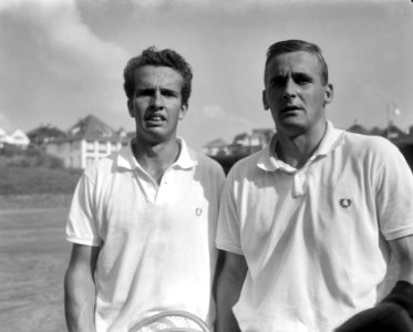 Tennis Nederland tegen Belgie te Noordwijk, links Hombergen (Belgie), rechts Jan Hager, Bestanddeelnr 919-5011