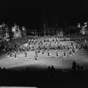 Taptoe Delft 1963 Overzicht van de markt te Delft, Bestanddeelnr 915-4838