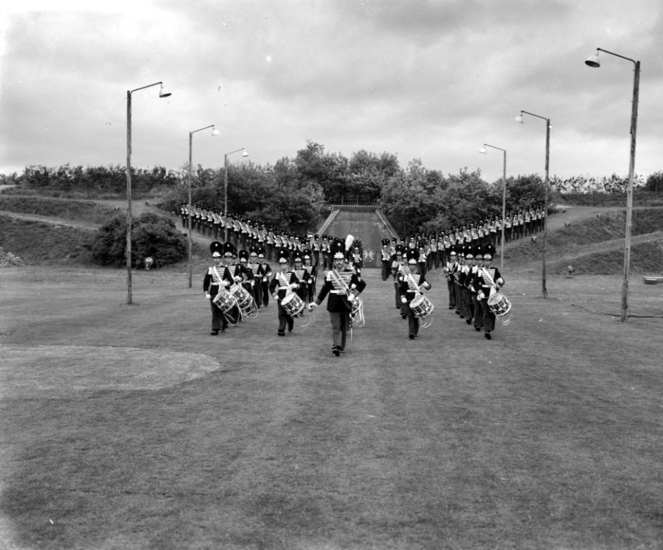Taptoe Militaire Gala in Bussum. Koningscompagnie van de Grenadiers uit Arnhem, Bestanddeelnr 912-5262