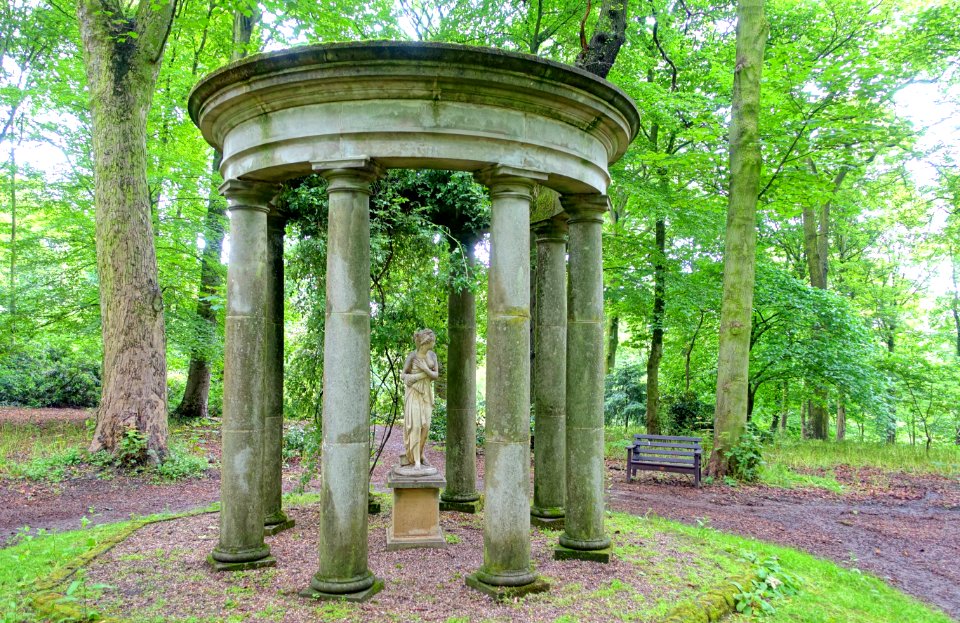 Temple, Renishaw Hall - Derbyshire, England - DSC02309
