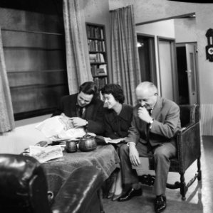 Televisiespel De Pijnbank , v.l.n.r. Theun Lammertse, Yda Andrea en Johan Kaar, Bestanddeelnr 910-8698