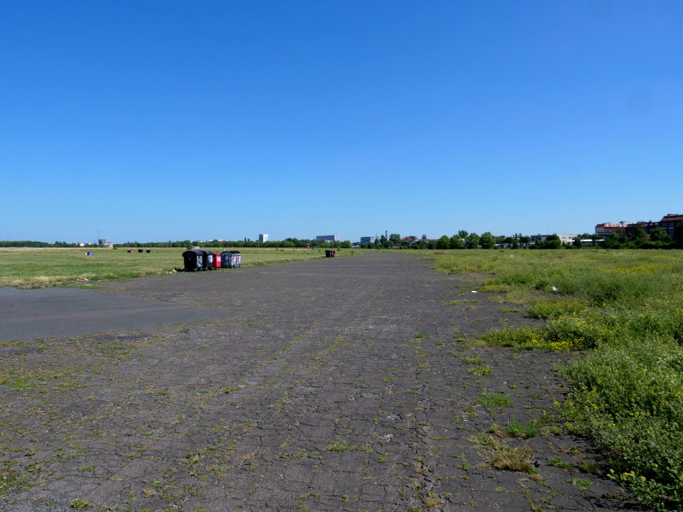 Tempelhofer Feld in june 2019 05