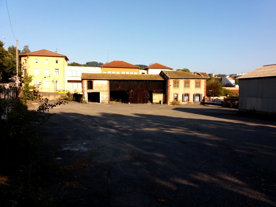 Tarare - Rue d'Arras, bâtiment vu depuis l'avenue Jean Jaurès
