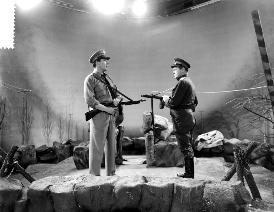 Televisiespel Brug der zuchten, Coen Flink (Amerikaan) en Bernard Droog (Rus), Bestanddeelnr 911-6475