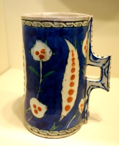 Tankard with floral decoration, Iznik ware, Turkey, Iznik, Ottoman period, c. 1580-1585, earthenware with underglaze polychrome painting - Cincinnati Art Museum - DSC04108