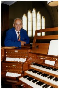 Teke Bijlsma 25 jaar organist in de Wilhelminakerk. NL-HlmNHA 54036394