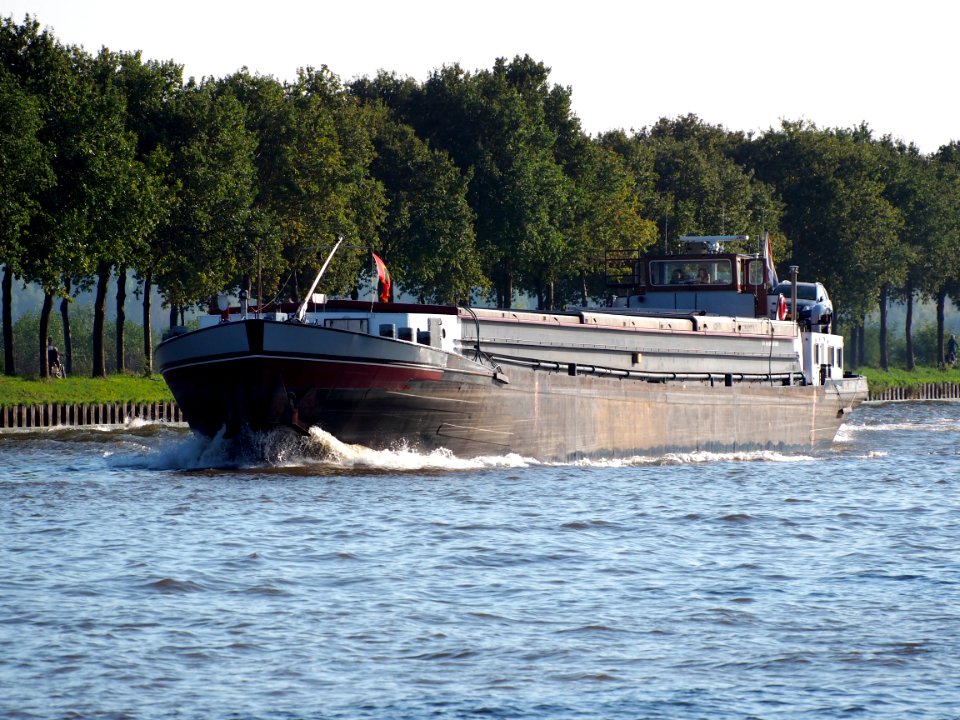 Tara ENI 02315007 at the Amsterdam-Rhine Canal, pic1