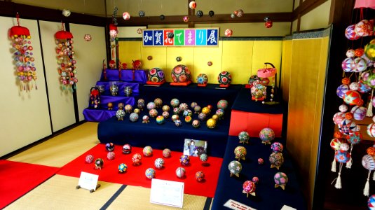 Temari display - Shinise Kinenkan Museum - Nagamachi - Kanazawa, Japan - DSC00202