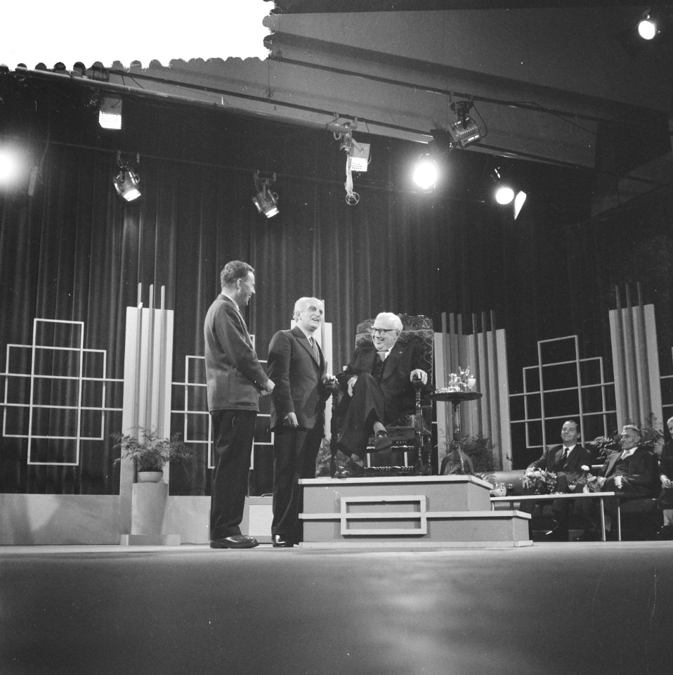 Televisieprogramma Anders dan anderen , slachtoffer prof. mr. dr. G. van de Berg, Bestanddeelnr 910-7692