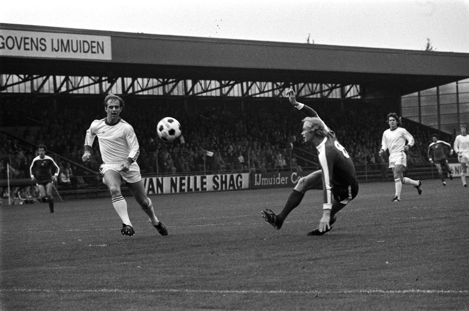 Telstar tegen Ajax 0-3, Geels scoort, doelpunt afgekeurd, Bestanddeelnr 929-3652