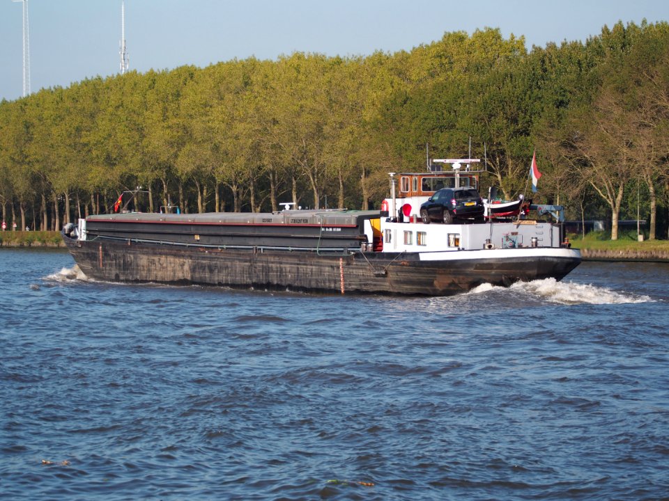 Tara ENI 02315007 at the Amsterdam-Rhine Canal, pic4