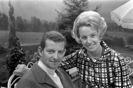 Televisieprogramma's, presentatoren, groepsportretten, Bestanddeelnr 921-5760
