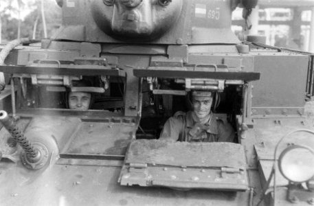 Tankbemanning (schutter en chauffeur), Bestanddeelnr 142-6-1