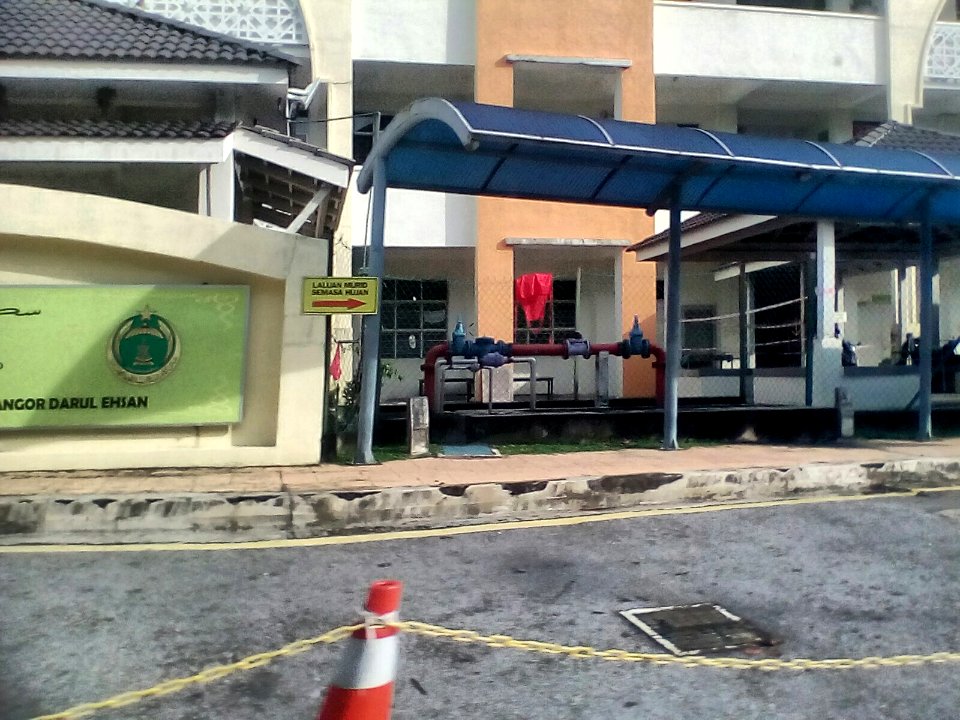 Tempat letak kereta di Sekolah Rendah Agama Kota Damansara 5