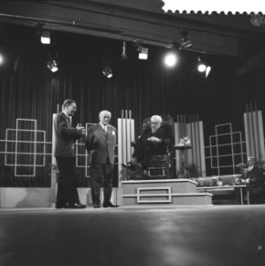 Televisieprogramma Anders dan anderen , slachtoffer prof. mr. dr. G. van de Berg, Bestanddeelnr 910-7690