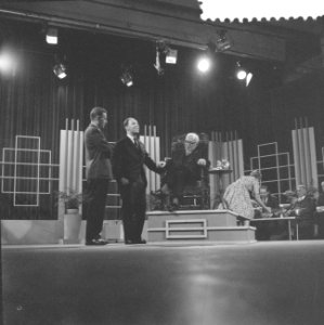 Televisieprogramma Anders dan anderen , slachtoffer prof. mr. dr. G. van de Berg, Bestanddeelnr 910-7693