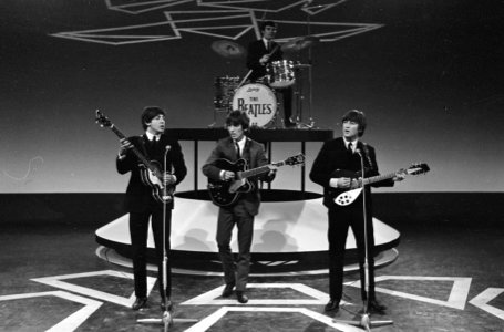 Televisie-optreden van The Beatles in Treslong te Hillegom vlnr. Paul McCartney, Bestanddeelnr 916-5099 photo