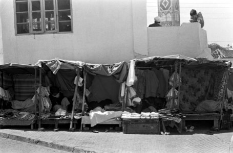 Tanger (Marokko). Gesluierde vrouwen, Bestanddeelnr 920-5863