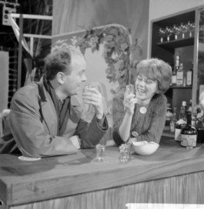 Televisierepetitie Donkere Dagen in de Stad . Piet Kamerman en Conny van der Bos, Bestanddeelnr 913-2811