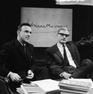 Televisieprogramma Literaire Ontmoetingen, de heer HA Gomperts (l) heeft vanav, Bestanddeelnr 915-9198