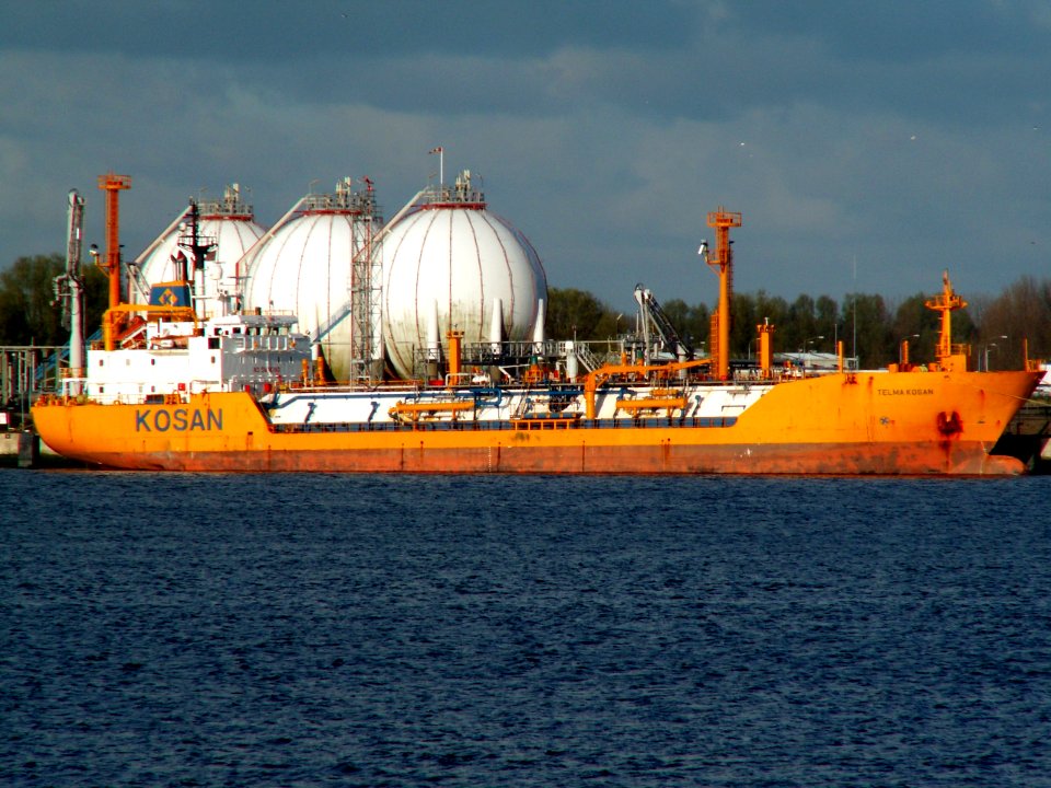 Telma Kosan at the Calland canal, Port of Rotterdam, Holland 29-Apr-2006