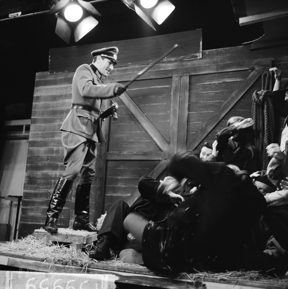 Televisiespel Wonder aan de Donau revue KRO, Tom van Beek 25 maart uitzending, Bestanddeelnr 915-9959
