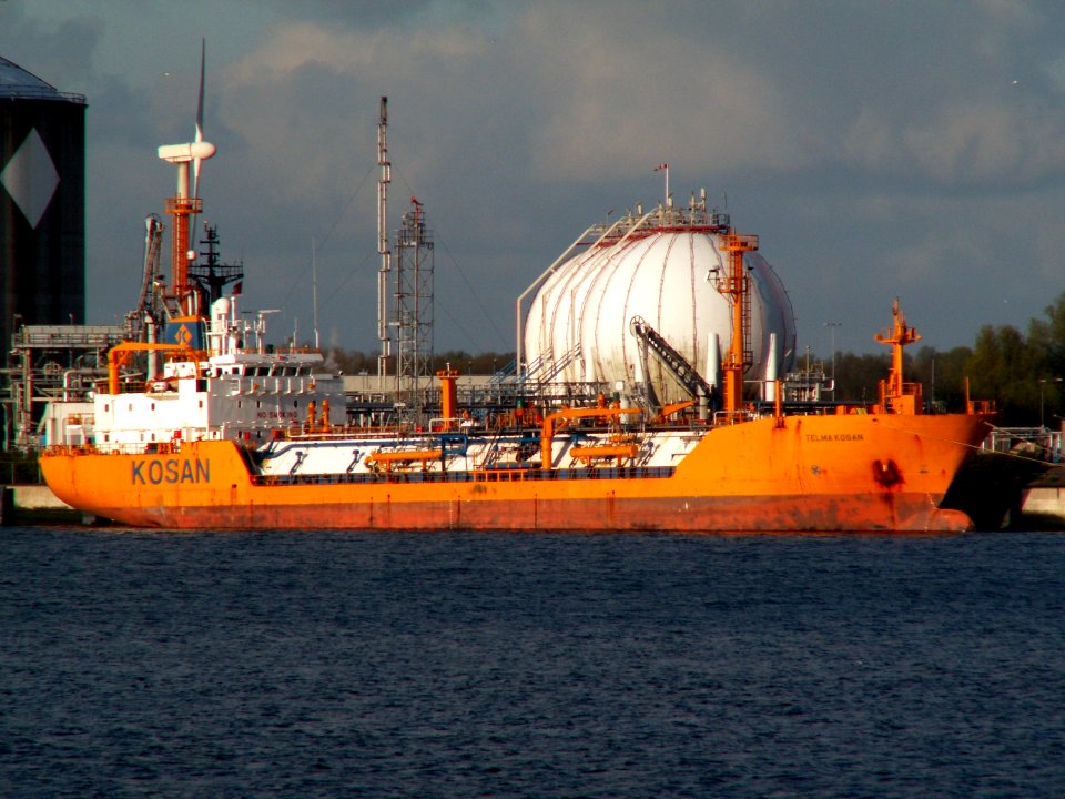 Telma Kosan p2 at the Calland canal, Port of Rotterdam, Holland 29-Apr-2006