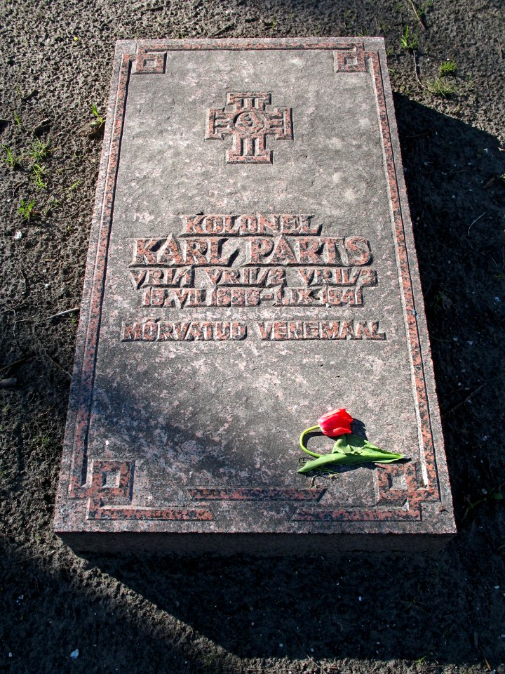 Tallinn Defence Forces Cemetery May 2007