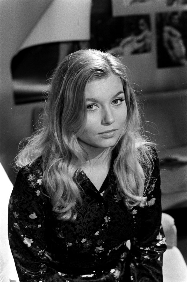 Televisieserie Jeugdprostitutie VARA, Hanny Vree als Karin in scene, kop, Bestanddeelnr 925-2667