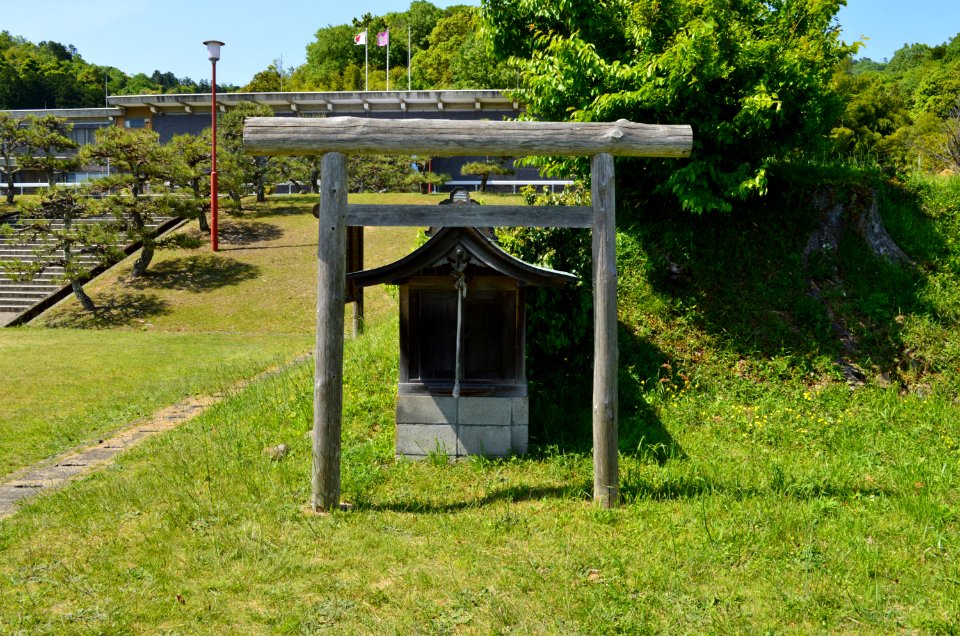 Tango Kokubunji-ato, hokora