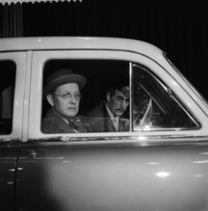 Televisiespel Arsenicum en oude kant, Herbert Joeks (links) en Joop Doderer, Bestanddeelnr 911-1336