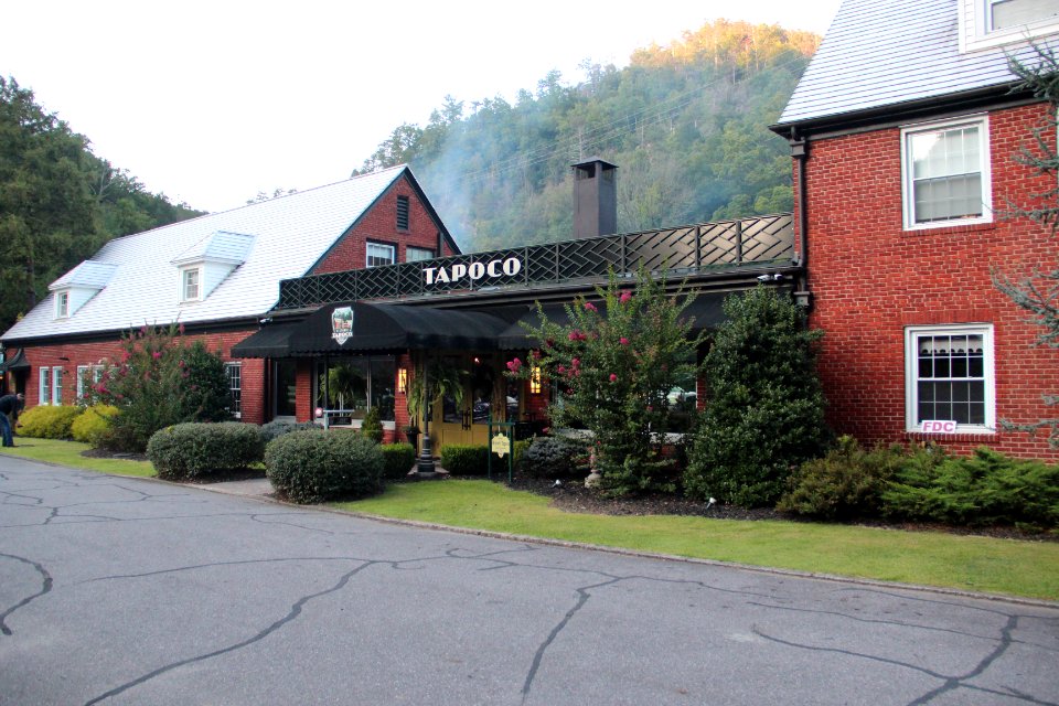 Tapoco Lodge front entrance, Tapoco, NC Aug 2019