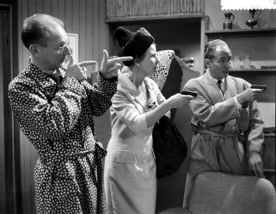 Televisiespel Nina, vlnr Henk Rigters, Mary Dresselhuys en Guus Oster, Bestanddeelnr 911-6661