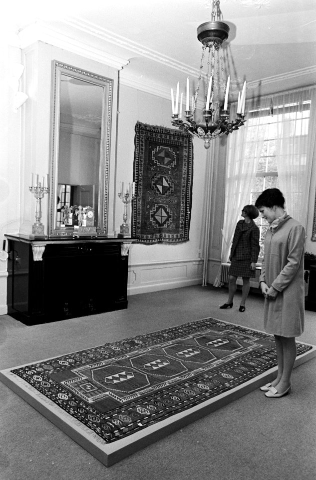 Tapijten uit Turkije en de Kaukasus te zien in Museum Willet Holthuysen te Rotte, Bestanddeelnr 920-8046