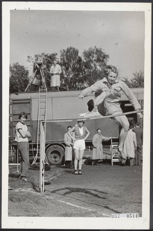 Televisie, wedstrijden, atletiek, cameras, sportlieden, Blankers-Koen mw Fanny, Bestanddeelnr 057-0514
