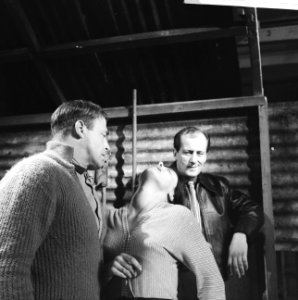 Televisie Toneelstuk Suiker van Hugo Claus, vlnr Leo de Hartogh, Ina van…, Bestanddeelnr 911-3563