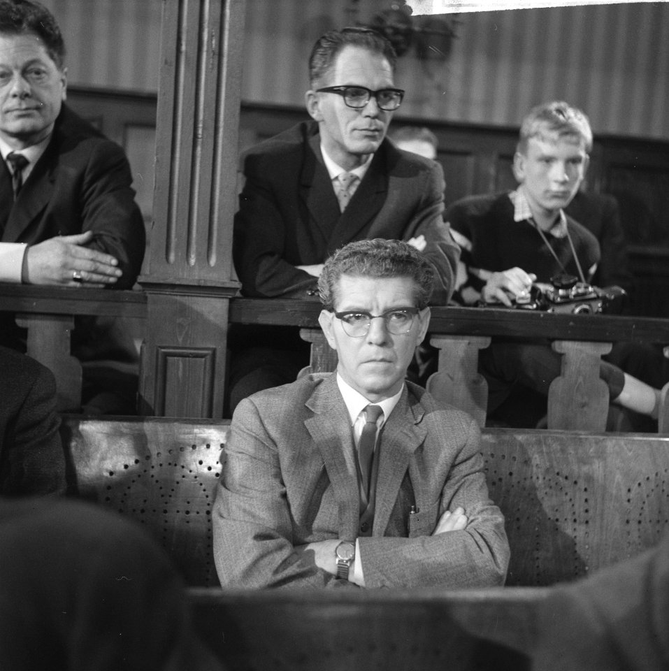 Televisie rechtbank overzicht verdachtenbank, C Scholte (plantsoenendienst) get, Bestanddeelnr 916-0605