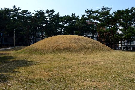 Tomb Five of Seoul Seokchon-dong Gobungun