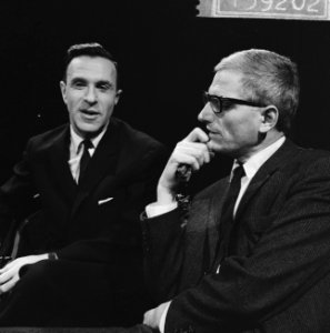 Televisieprogramma Literaire Ontmoetingen, de heer HA Gomperts (l) heeft vanav, Bestanddeelnr 915-9202