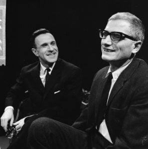 Televisieprogramma Literaire Ontmoetingen, de heer HA Gomperts (l) heeft vanav, Bestanddeelnr 915-9197