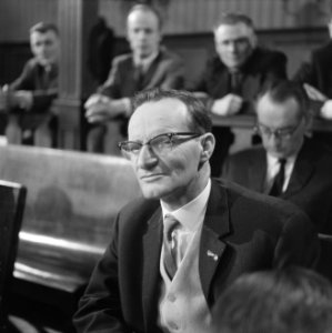 Televisie rechtbank overzicht verdachtenbank, de man die de situatie vertelt, Bestanddeelnr 916-0614