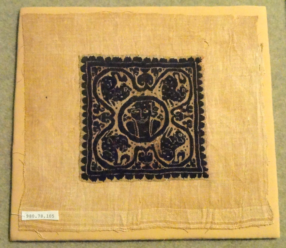 Tapestry square, Egypt, 6th century AD, linen and wool - Patricia Harris Gallery of Textiles & Costume, Royal Ontario Museum - DSC09394