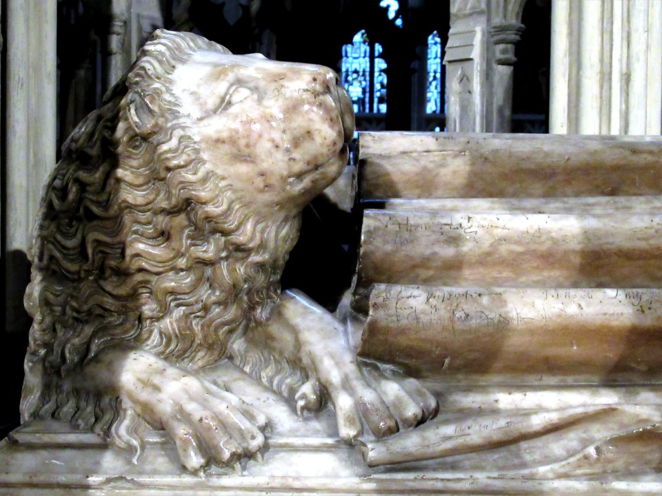 Tomb of Edward II, Gloucester Cathedral 03