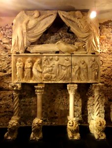 Tomb of Cardinal Luca Fieschi (1270-1336) , artists unknown, c. 1336, view 1 - Museo Diocesano (Genoa)- DSC01305