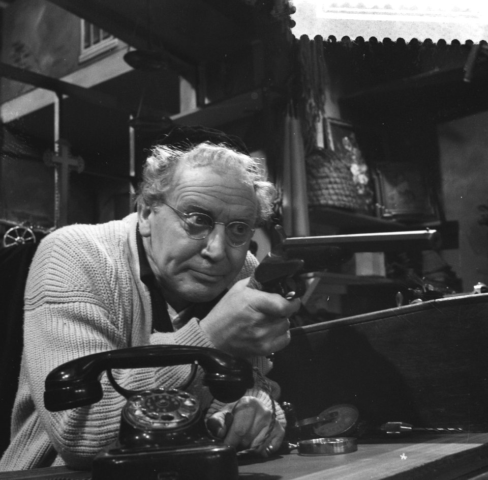Televisiespel Een engeltje in de Lommerd, Frits Van Dijk, Bestanddeelnr 910-3149