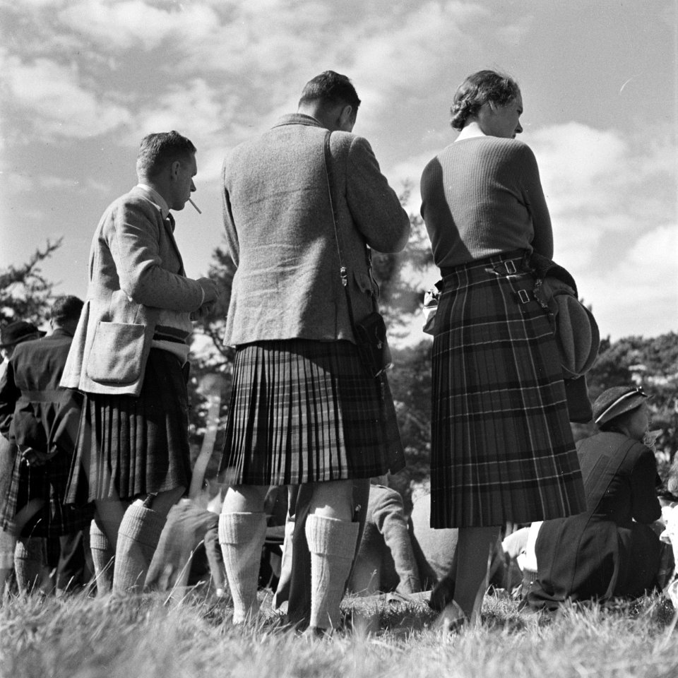 Toeschouwers in kilts bij de Highland Games, een negentiende eeuwse voortzetting, Bestanddeelnr 254-2834