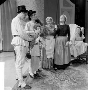 Televisieopname Lets make an opera in Maranti. Van der Bilt , Jos Gerritsen , , Bestanddeelnr 913-1009